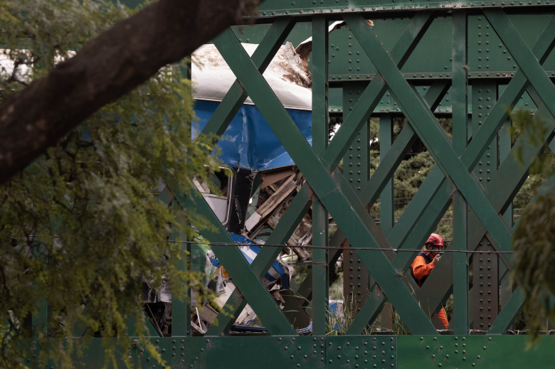 Coliziune între două trenuri pe un pod feroviar în Buenos Aires/ Profimedia