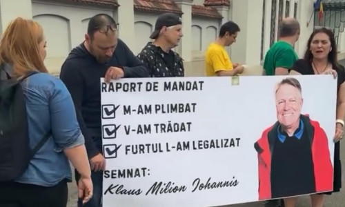 Protest în faţa Palatului Cotroceni/ Foto: Captură video Facebook