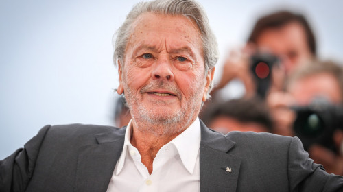 Alain Delon attends the photocall for Palme D'Or D'Honneur during the 72nd annual Cannes Film Festival on May 19, 2019 in Cannes, France