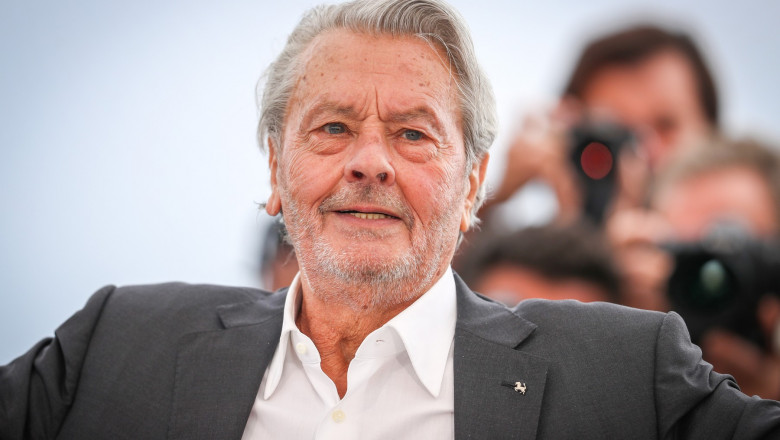 Alain Delon attends the photocall for Palme D'Or D'Honneur during the 72nd annual Cannes Film Festival on May 19, 2019 in Cannes, France