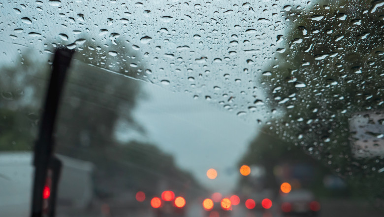Cod galben de ploi torenţiale/ Shutterstock