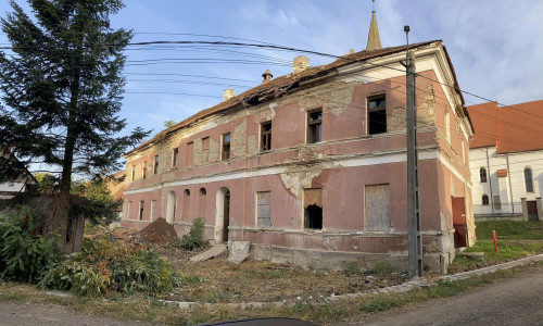 Rămășițe umane vechi de 100 de ani, descoperite într-o fostă școală din Bistrița-Năsăud/ Foto: Facebook