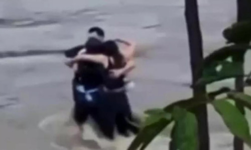 Tineri luați de ape, în Italia/ Foto: Captură video