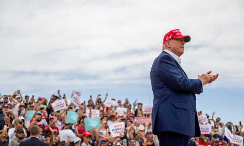Zeci de persoane au avut nevoie de îngrijiri medicale după ce au participat la un miting al lui Trump la Las Vegas/ Profimedia