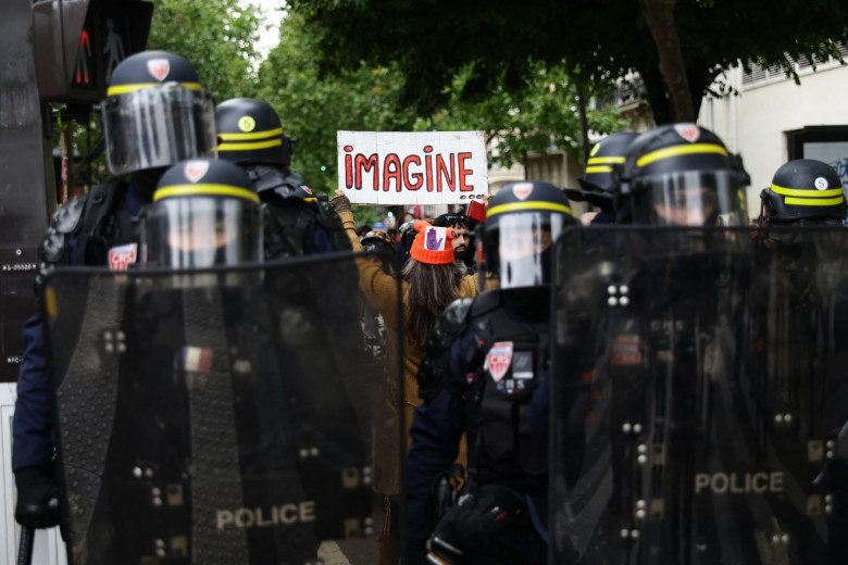 Anti far-right protest in Paris