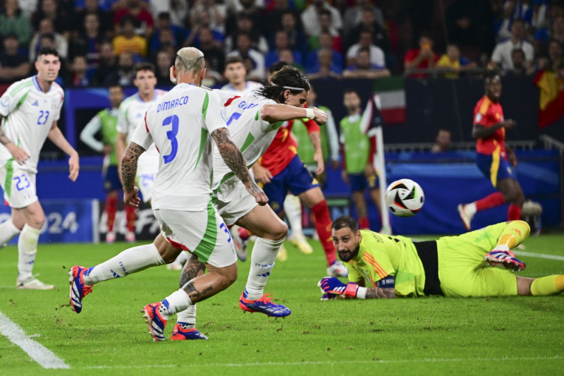 Own goal 1:0 by Riccardo Calafiori #5 (Italy), Spain vs. Italy, Football, UEFA Euro 2024, group stage, 2nd match day UEFA EURO 2024: Spain vs Italy in Gelsenkirchen, stadium auf Schalke, yellow, North Rhine-Westphalia, Germany - 20 Jun 2024,Image: 883438247, License: Rights-managed, Restrictions: , Model Release: no