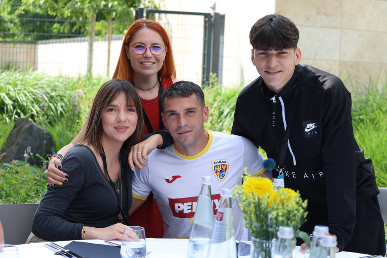 Jucătorii naţionalei s-au bucurat de o după-amiază alături de familii/ Foto: frf.ro