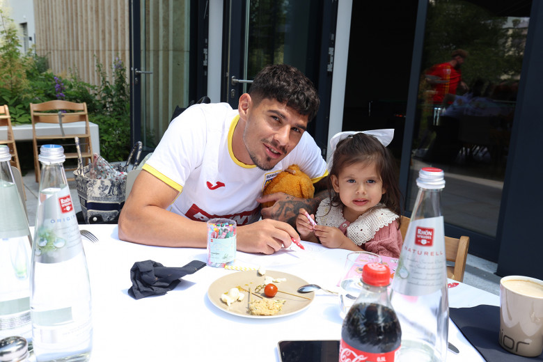Jucătorii naţionalei s-au bucurat de o după-amiază alături de familii/ Foto: frf.ro