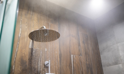 Close,Up,Of,Hot,Water,Flowing,From,Shower,In,The