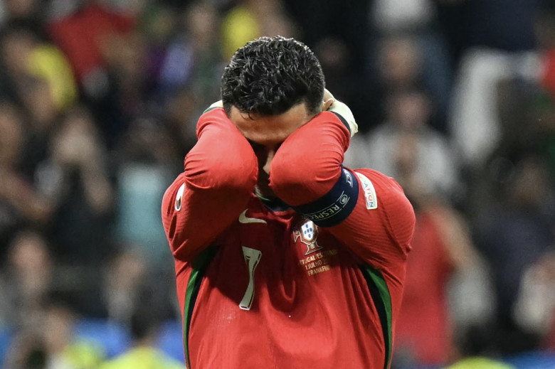 Cristiano Ronaldo a izbucnit în lacrimi după ce a ratat un penalti în minutul 105 al meciului Portugaliei cu Slovenia profimedia-0886425494