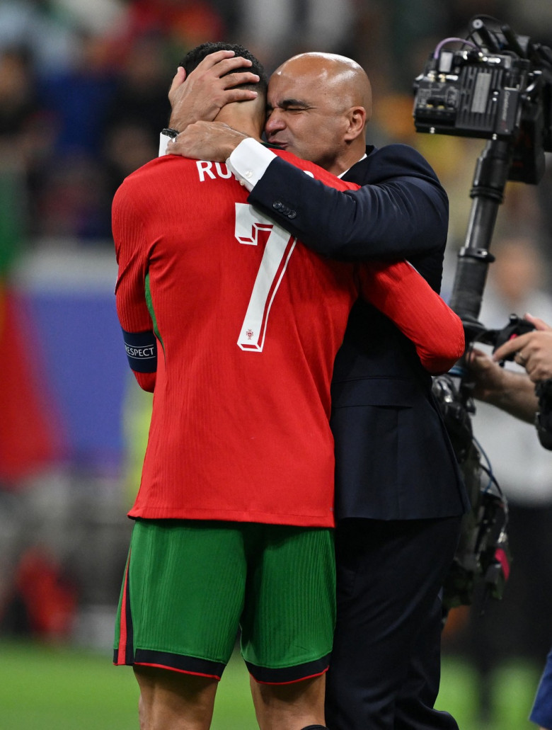 Cristiano Ronaldo a izbucnit în lacrimi după ce a ratat un penalti în minutul 105 al meciului Portugaliei cu Slovenia profimedia-0886427970