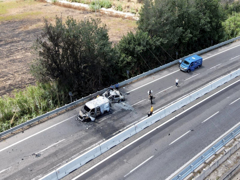 armory van attacked on state road 613, in the Brindisi area, near Torchiarolo.