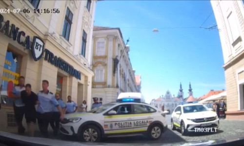 Poliţist local din Timişoara, ameninţat şi lovit cu maşina de un şofer/ Foto: News.ro