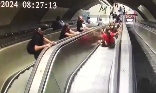 O scară rulantă de la metroul din Izmir și-a schimbat direcția în mers/ Foto: Twitter
