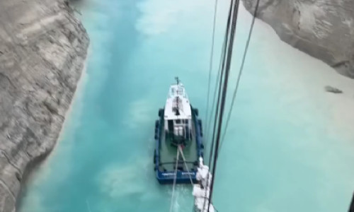 Imagini spectaculoase cu nava-şcoală Mircea care traversează canalul Corint pe furtună/ Foto: Captură video Facebook