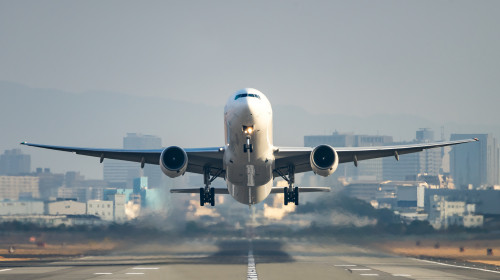 O aeronavă şi-a pierdut o roată la decolarea de pe aeroportul din Los Angeles/ Shutterstock