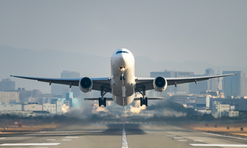 O aeronavă şi-a pierdut o roată la decolarea de pe aeroportul din Los Angeles/ Shutterstock