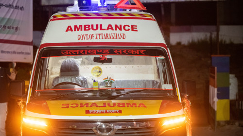 Ambulanța India/ Shutterstock