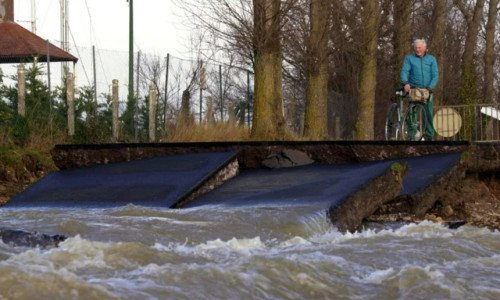 Un primar normand a publicat o hotărâre împotriva ploii/ Foto: News.ro