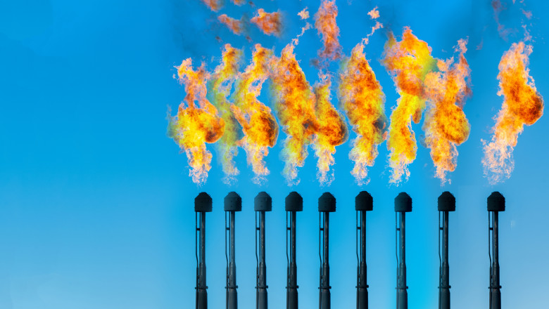 Industrial,Flares,Oil,Production,,Reduce,Emissions,And,Environmental,Impact.,Improve