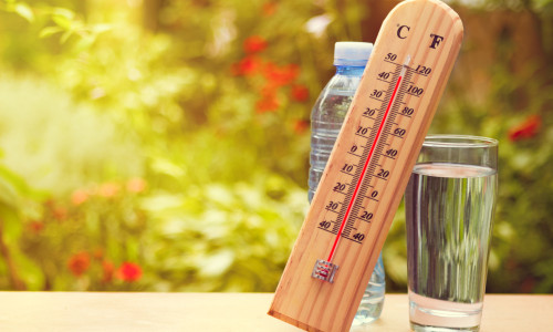 Thermometer,On,Summer,Day,Showing,High,Temperature,Near,45,Degrees