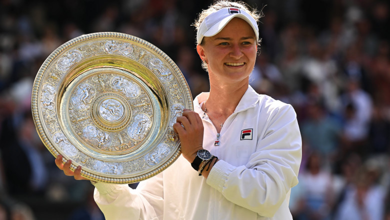 2024 Wimbledon Barbora Krejcikova (CZE) winning her first Wimbledon Single Titel *** 2024 Wimbledon Barbora Krejcikova C