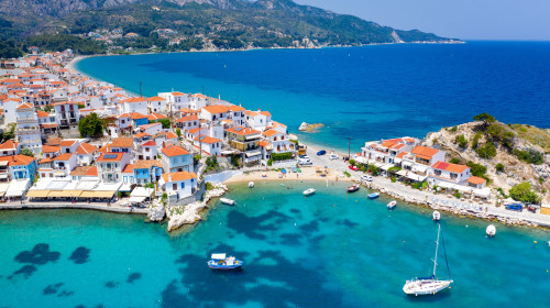View,Of,Kokkari,Fishing,Village,With,Beautiful,Beach,,Samos,Island,