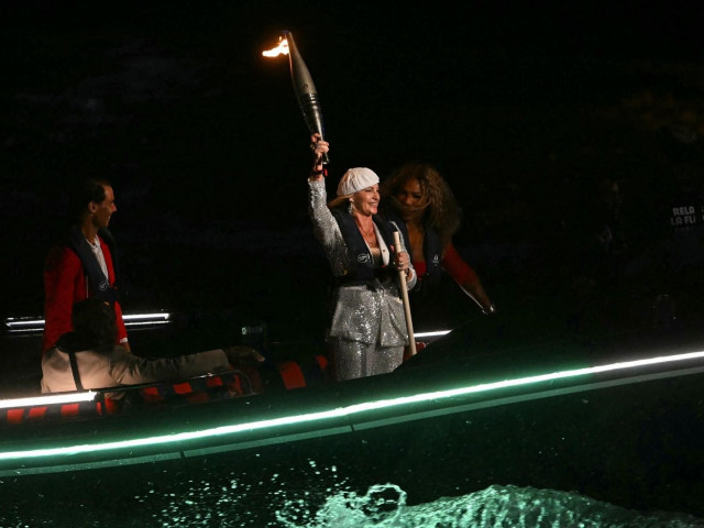 Nadia Comăneci, purtătoare a torței olimpice la JO 2024, pe Sena, într-o companie selectă. “Momente emoționante și memorabile”