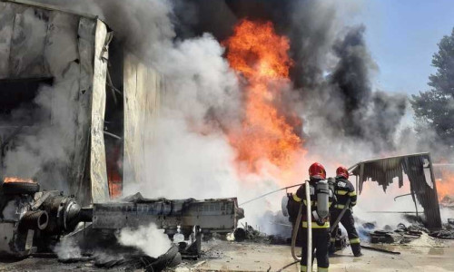 incendiu mase plastice valcea