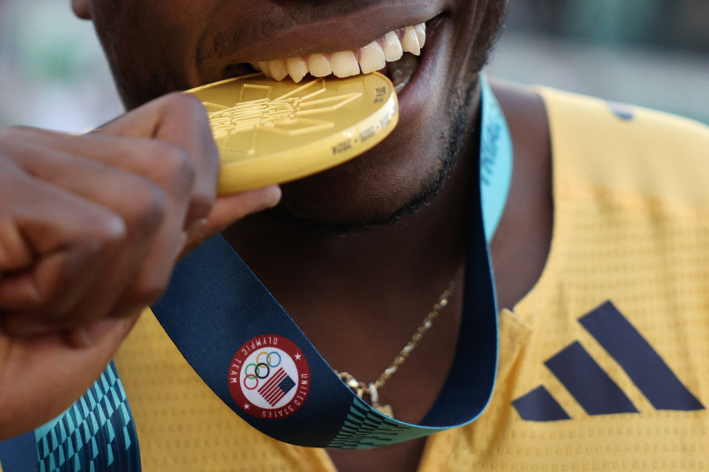 Motivul pentru care olimpicii își mușcă medaliile/ Foto: Profimedia