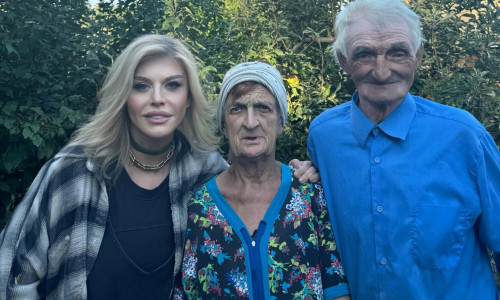 Loredana Groza, împreună cu unchiul și mătușa ei/ Foto: Instagram