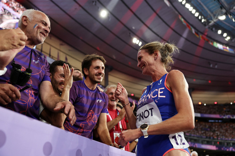 Momentul când atleta Alice Finot și-a cerut iubitul în căsătorie pe stadion/ Getty