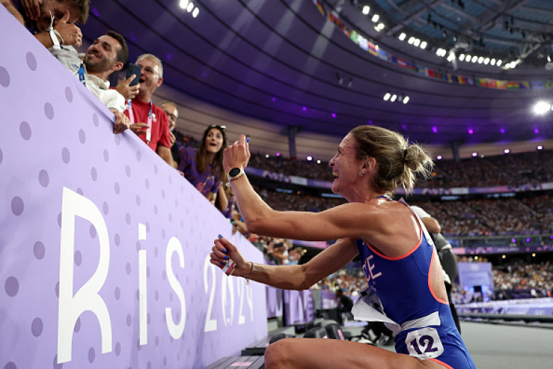 Momentul când atleta Alice Finot și-a cerut iubitul în căsătorie pe stadion/ Getty