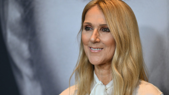 Celine Dion, de nerecunoscut într-o apariție de Ajunul Crăciunului. A parodiat un monolog din „Grinch” şi a cântat „All by Myself” în costum verde, iar imaginile au devenit virale
