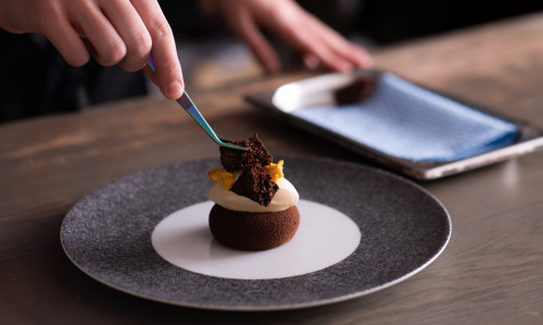 Un bărbat din Germania a cheltuit 200.000 de euro ca să mănânce în toate cele 145 de restaurante cu 3 stele Michelin din lume/ Foto: Shutterstock