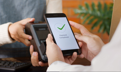 Customer,Using,Phone,For,Payment,At,Cafe,Restaurant,,Cashless,Technology