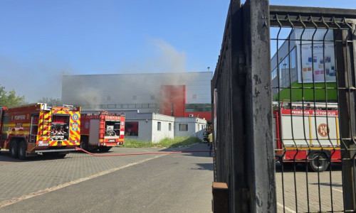 Incendiu puternic la o hală din Popeşti-Leordeni/ Foto: News.ro