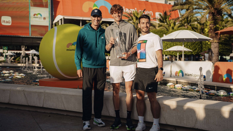 Jannik Sinner, winner of the 2024 Miami Open, with his staff, at the Hard Rock Stadium, Miami, Florida, USA. In green :