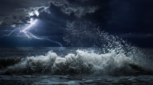 Dark,Ocean,Storm,With,Lgihting,And,Waves,At,Night