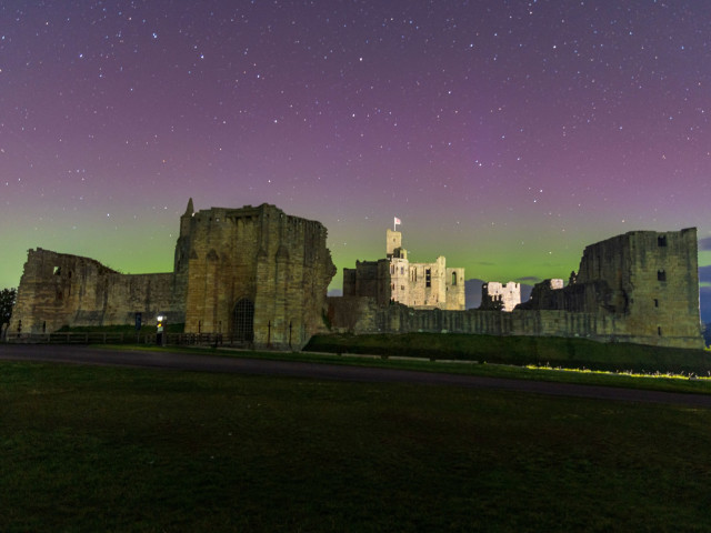 Imagini superbe cu aurora boreală, vizibilă din Franța și Marea Britanie