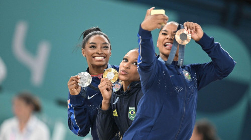 Paris, France. 05th Aug, 2024. (L to R) Silver Medallist Simone Biles of Team United States, Gold Medallist Rebeca Andrade and Bronze medallist Jordan Chiles of Team USA pose during the podium ceremony for the artistic gymnastics women's floor exercise ev