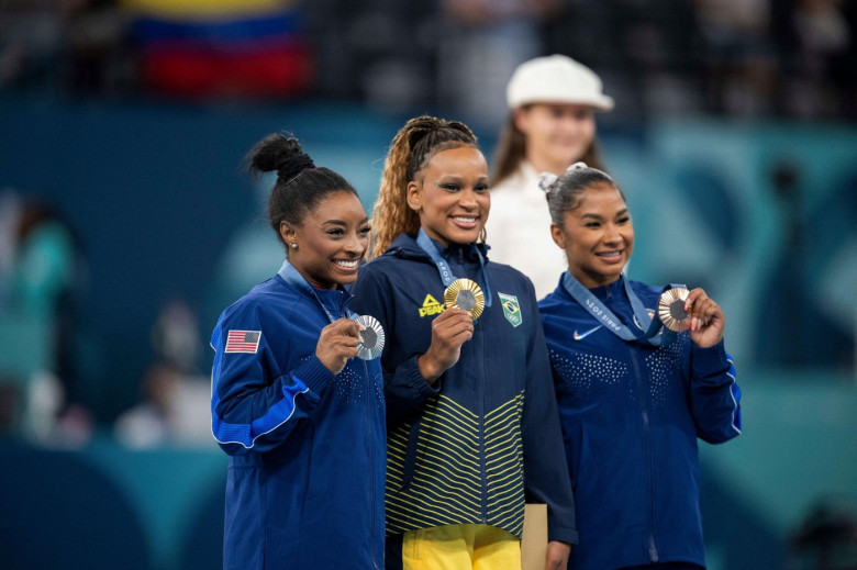 Paris, France. 05th Aug, 2024. US' Simone Biles (silver), Brazil's Rebeca Andrade (gold) and US' Jordan Chiles (bronze) pose during the podium ceremony for the artistic gymnastics women's floor exercise event of the Paris 2024 Olympic Games at the Bercy A