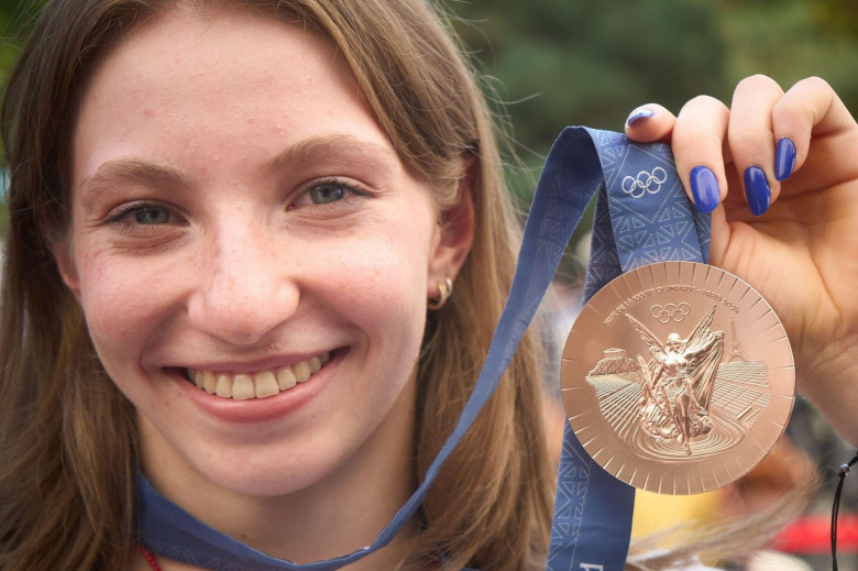 Bucharest, Romania. 16th Aug, 2024: Romanian gymnast Ana Maria Barbosu poses with her Olympic bronze medal won in the floor event, at the end of a ceremony, in Bucharest. Barbosu received the medal a few weeks after she was outranked by the American Jorda