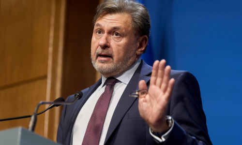 Bucharest, Romania. 4th Sep, 2024: Alexandru Rafila, the Romanian Minister of Health, speaks during the press briefing after the government meeting at the Victoria Palace, the Romanian Government headquarters. Credit: Lucian Alecu/Alamy Live News