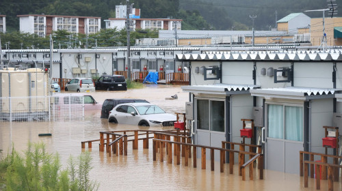 Un mort şi şase dispăruţi în Japonia, afectată de inundaţii şi alunecări de teren (1)