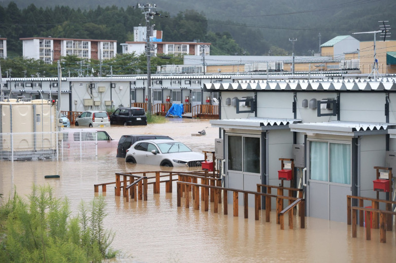 Un mort şi şase dispăruţi în Japonia, afectată de inundaţii şi alunecări de teren (1)