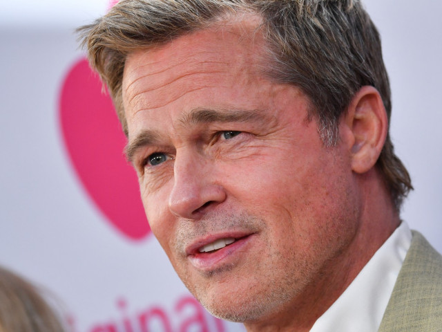 Două femei au rămas fără 325.000 de euro după ce au crezut că au o „relație” cu Brad Pitt. Cinci persoane au fost arestate în Spania