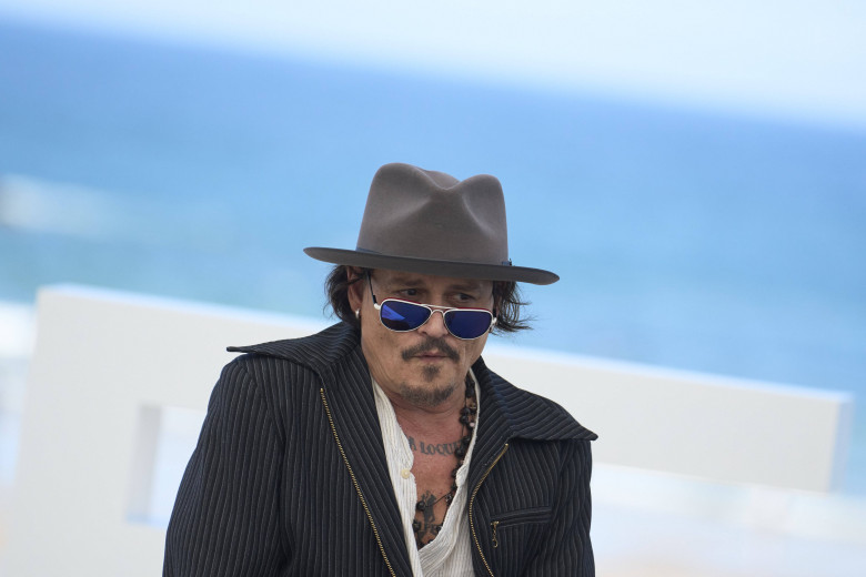 72nd San Sebastian International Film Festival: Modi, Three Days on the Wing of Madness Photocall Johnny Depp attended M