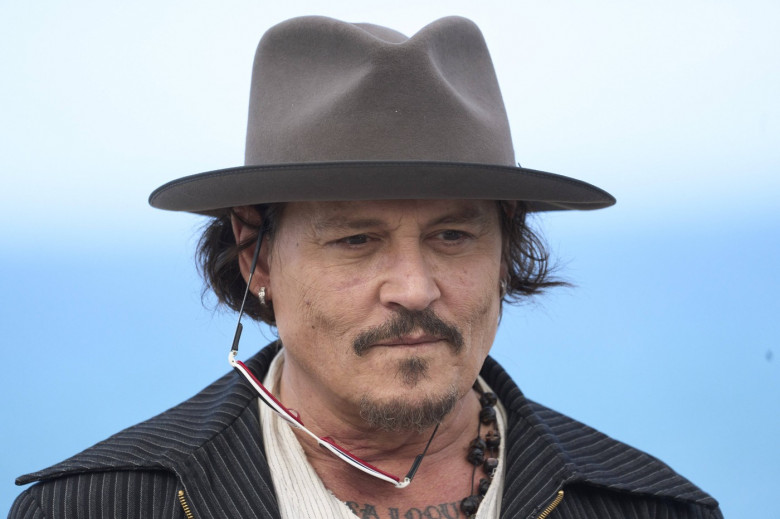 72nd San Sebastian International Film Festival: Modi, Three Days on the Wing of Madness Photocall Johnny Depp attended M