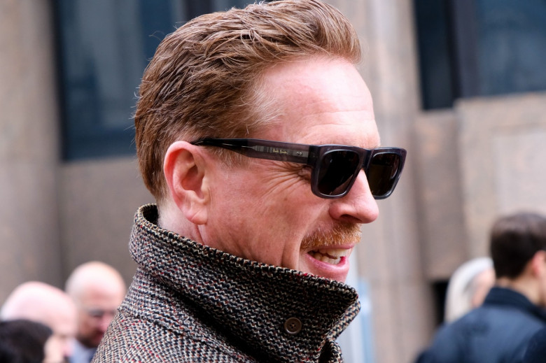 Actorul Damian Lewis a mers cu oile pe un pod din Londra/ Profimedia